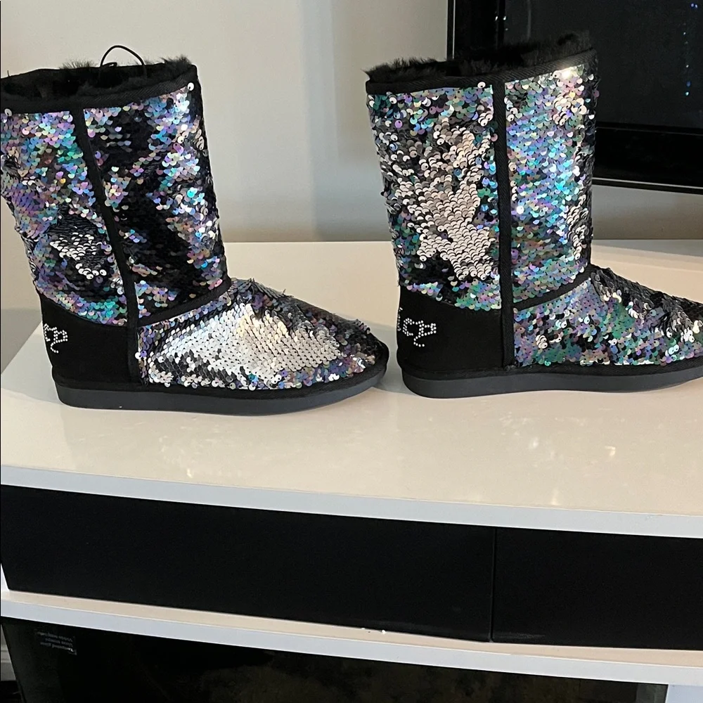 Juicy Couture Black‎ and Silver Sequin Winter Boots Size 8